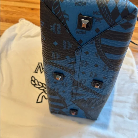 MCM Kira Baroque Print Tote l - Picture 6 of 9